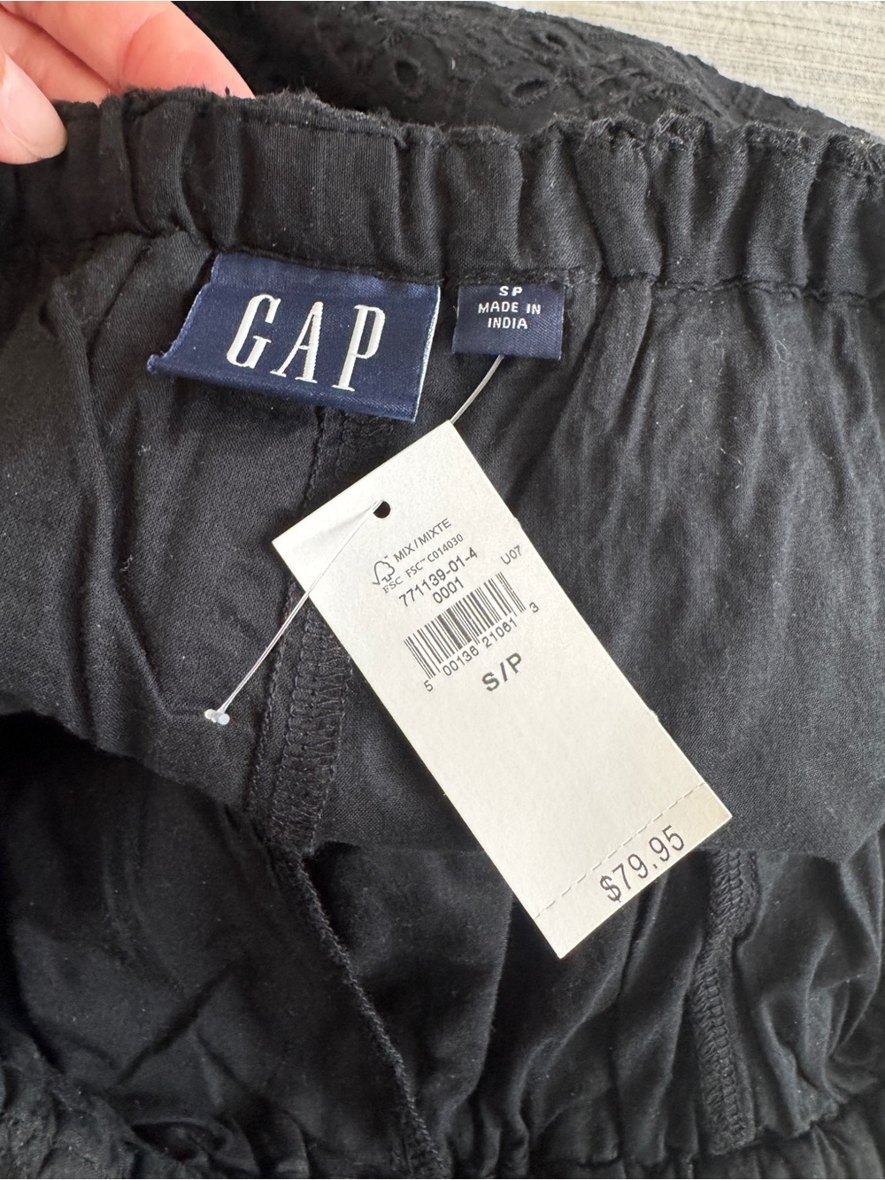 NWT Gap Black Eyelet Elastic Waist Shorts - Picture 3 of 3